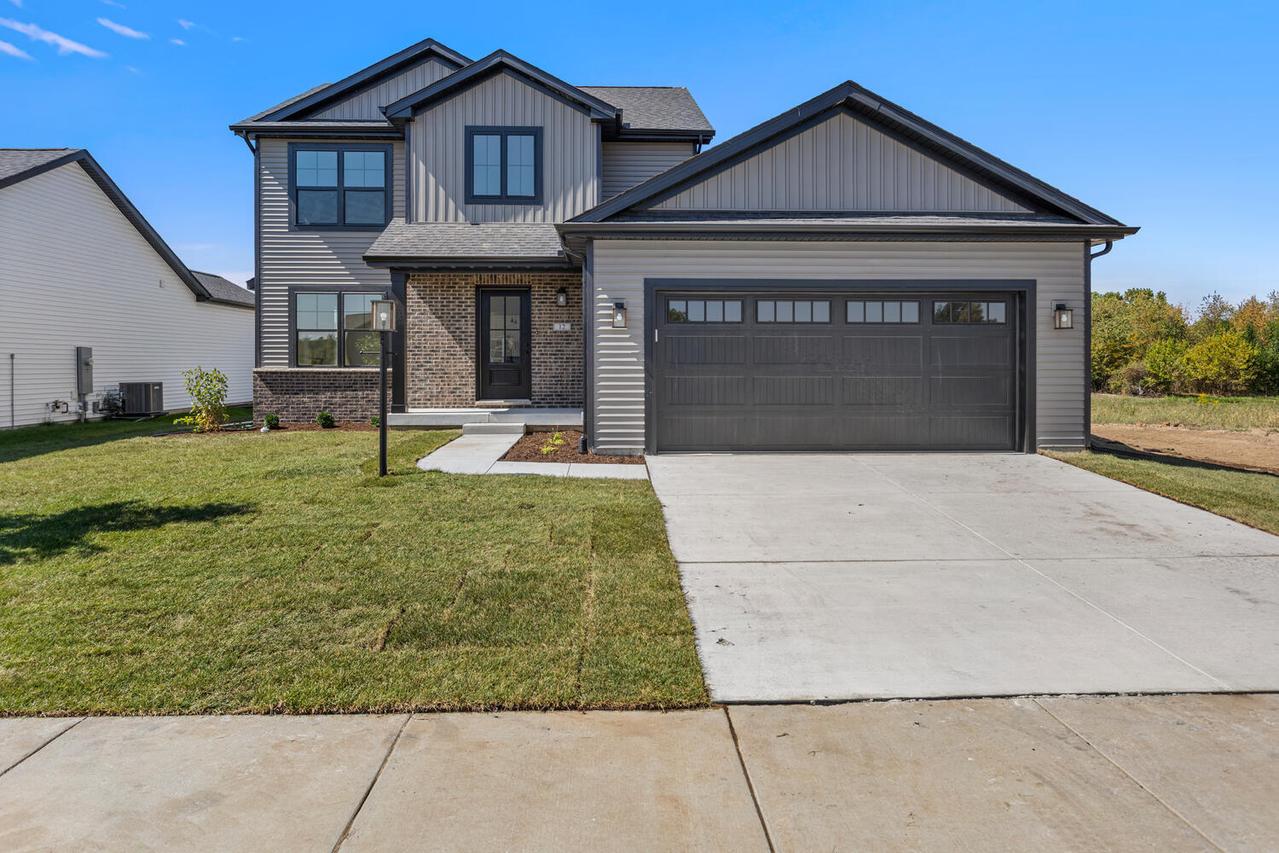 12 Meadow Dr., Monticello, IL 61856