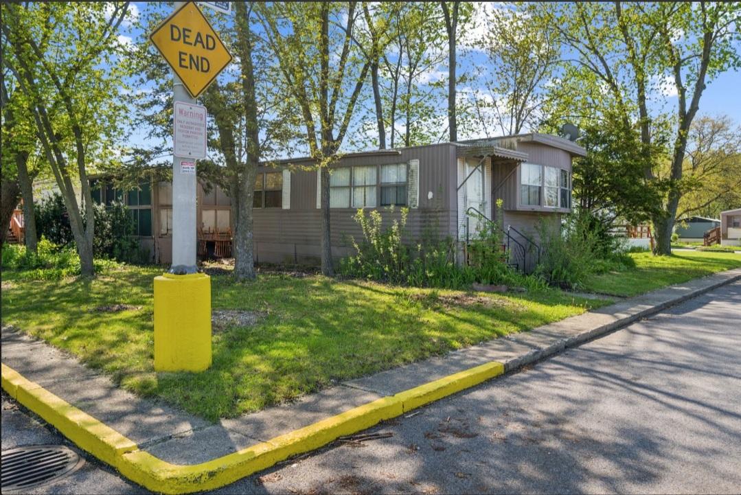 851 Mackey Ln., Elgin, IL 60120