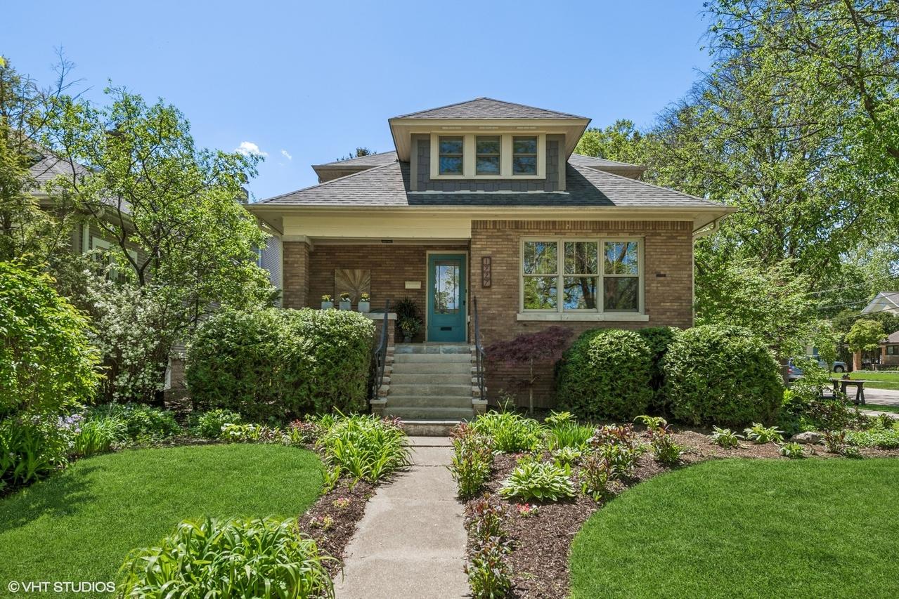 1927 Henley St., Glenview, IL 60025
