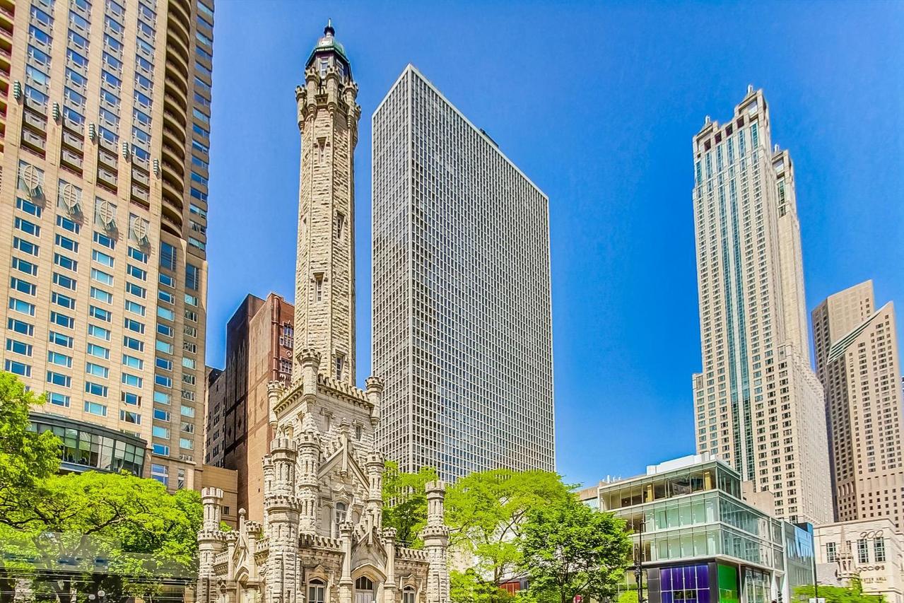111 E Chestnut St. #2A-34, Chicago, IL 60611