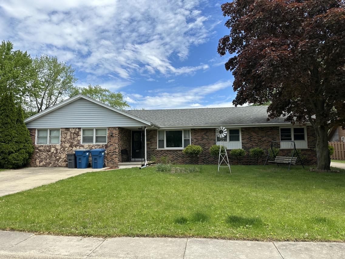 758 Edwin Dr., Bourbonnais, IL 60914