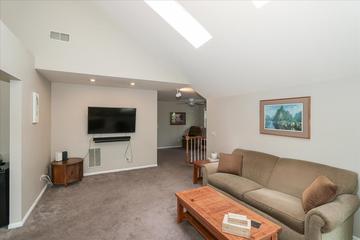 1967 N Charter Point Dr., Arlington Heights, IL 60004