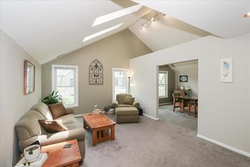1967 N Charter Point Dr., Arlington Heights, IL 60004