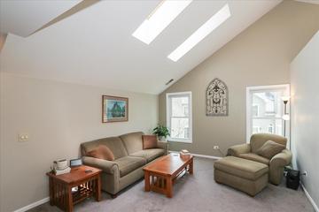 1967 N Charter Point Dr., Arlington Heights, IL 60004