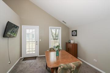 1967 N Charter Point Dr., Arlington Heights, IL 60004