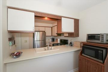 1967 N Charter Point Dr., Arlington Heights, IL 60004