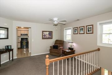 1967 N Charter Point Dr., Arlington Heights, IL 60004