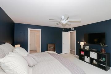 1967 N Charter Point Dr., Arlington Heights, IL 60004