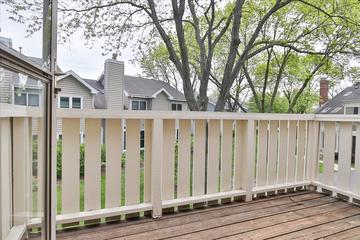 1967 N Charter Point Dr., Arlington Heights, IL 60004