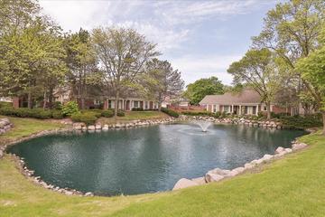 1967 N Charter Point Dr., Arlington Heights, IL 60004