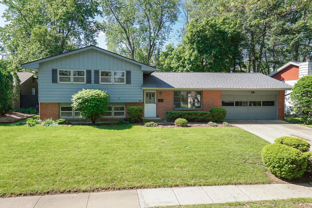 311 Hillside Ln., Bloomington, IL 61701