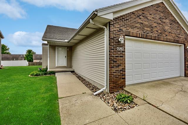 2702 Westbrook Dr., Bloomington, IL 61705