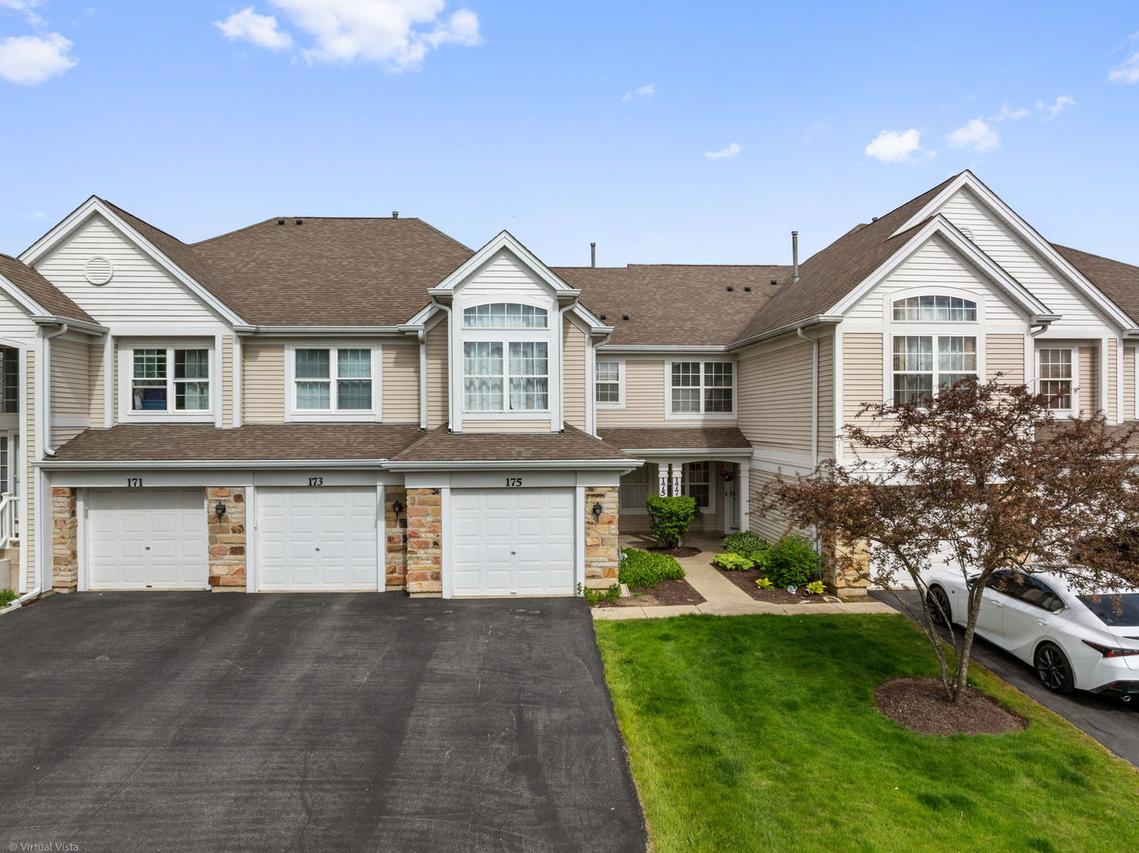 175 Fairfield Ln., Carol Stream, IL 60188
