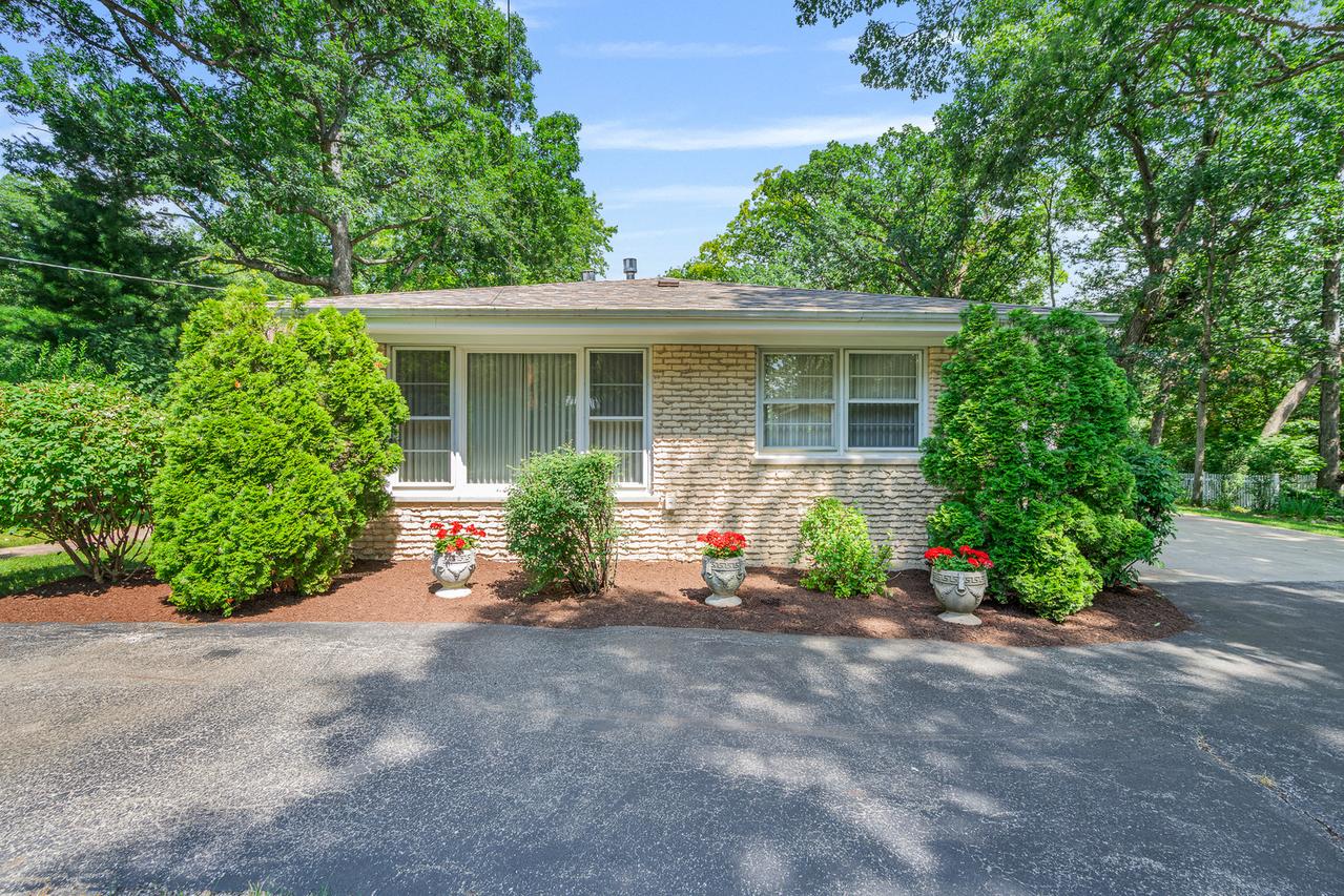 11S047 Palisades Rd., Burr Ridge, IL 60527