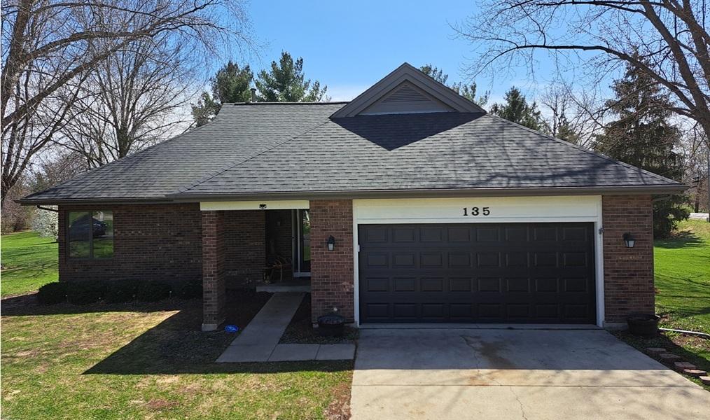 135 Thornhill Farm Ln., St. Charles, IL 60175