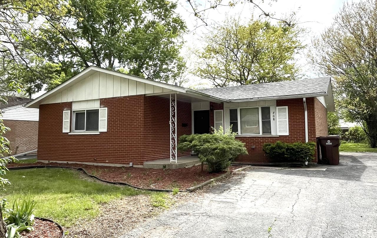 708 Blackhawk Dr., University Park, IL 60484