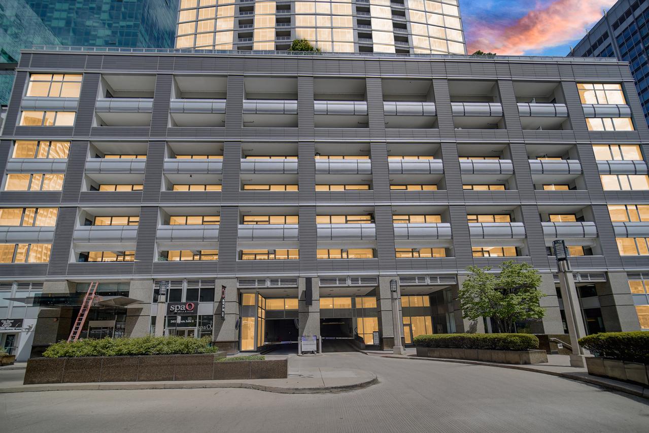 240 E Illinois St. #1004, Chicago, IL 60611