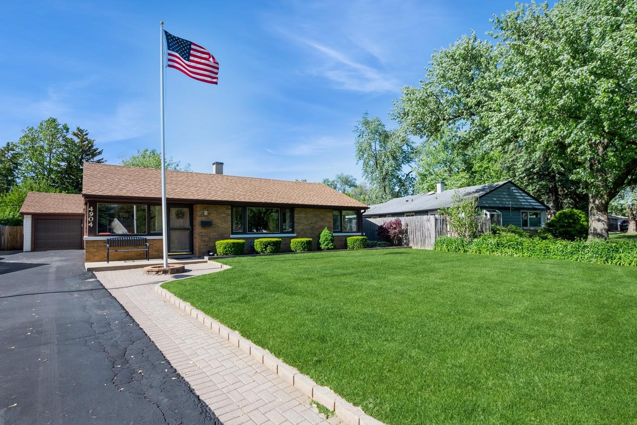 4904 Spring Rd., Oak Lawn, IL 60453