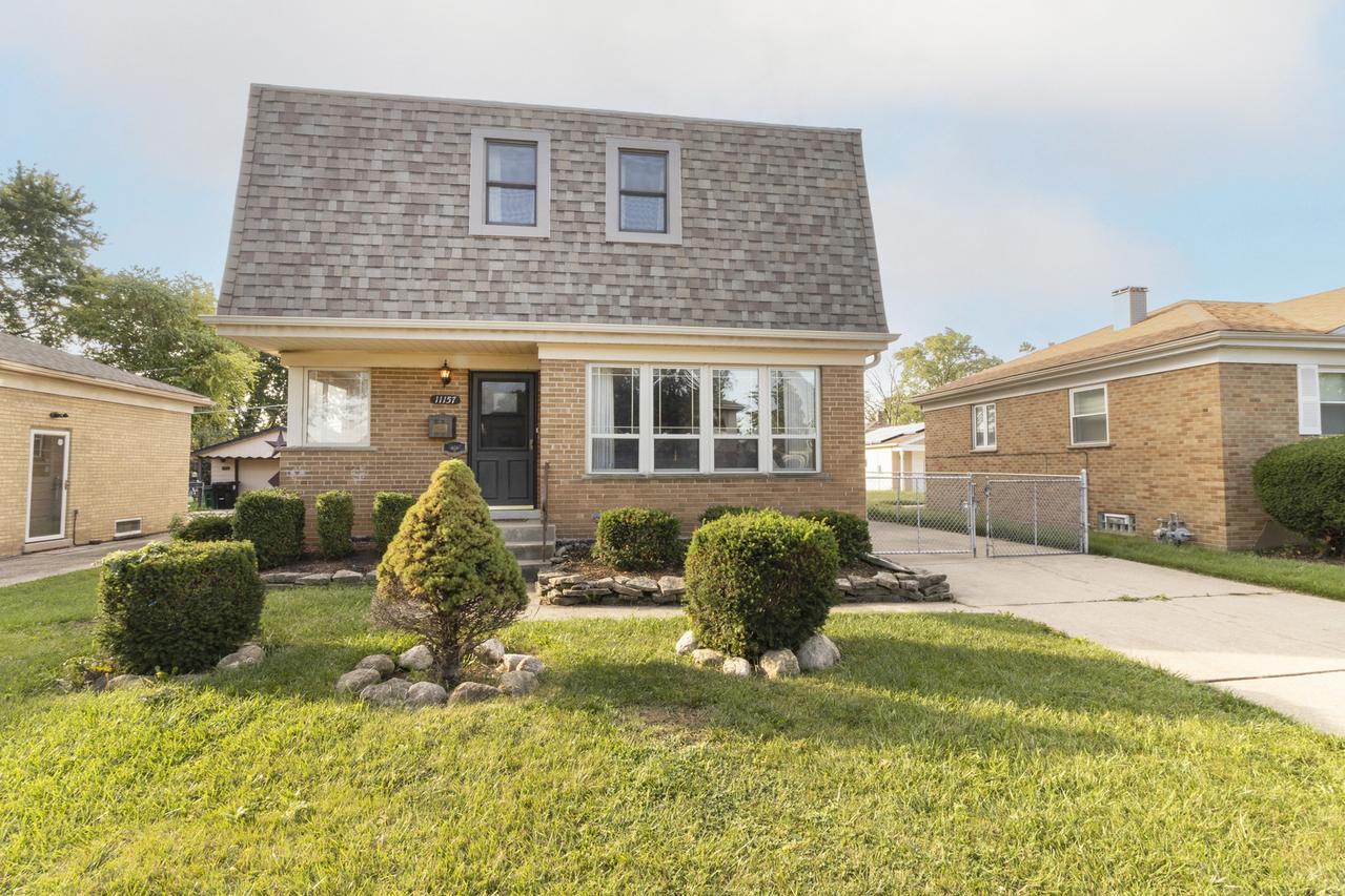 11157 Shaw St., Westchester, IL 60154