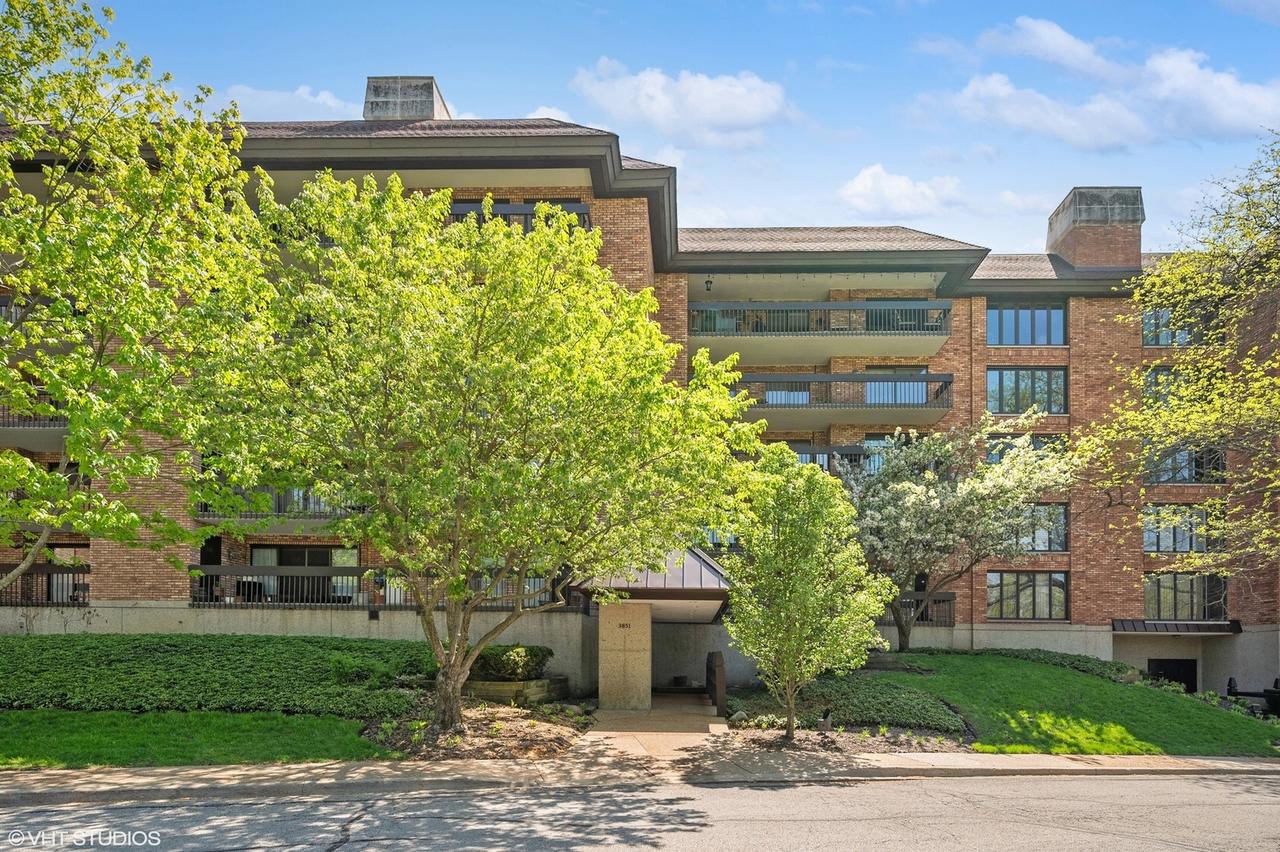 3851 Mission Hills Rd. #409, Northbrook, IL 60062
