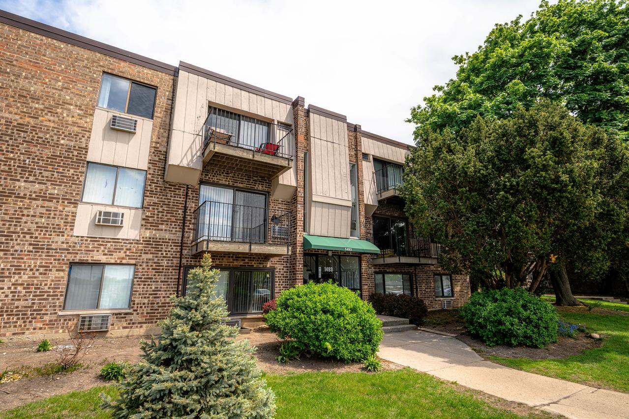 1477 Winslowe Dr. #302, Palatine, IL 60074