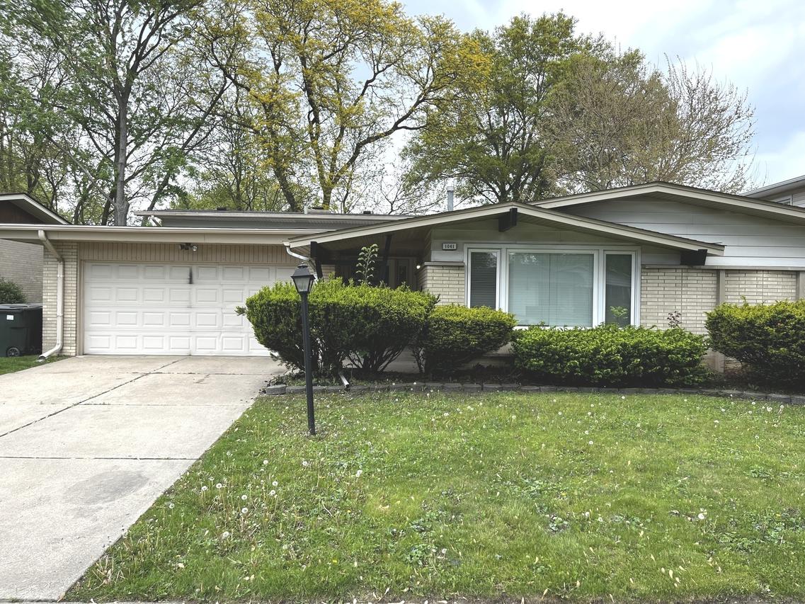 1041 W Iowa St., Glenwood, IL 60425