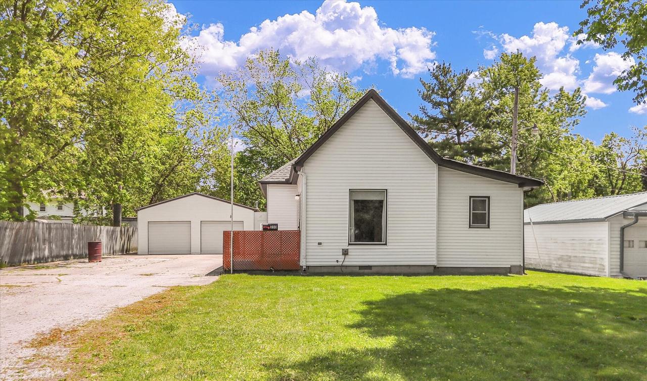 200 Ennis Ln., Urbana, IL 61802