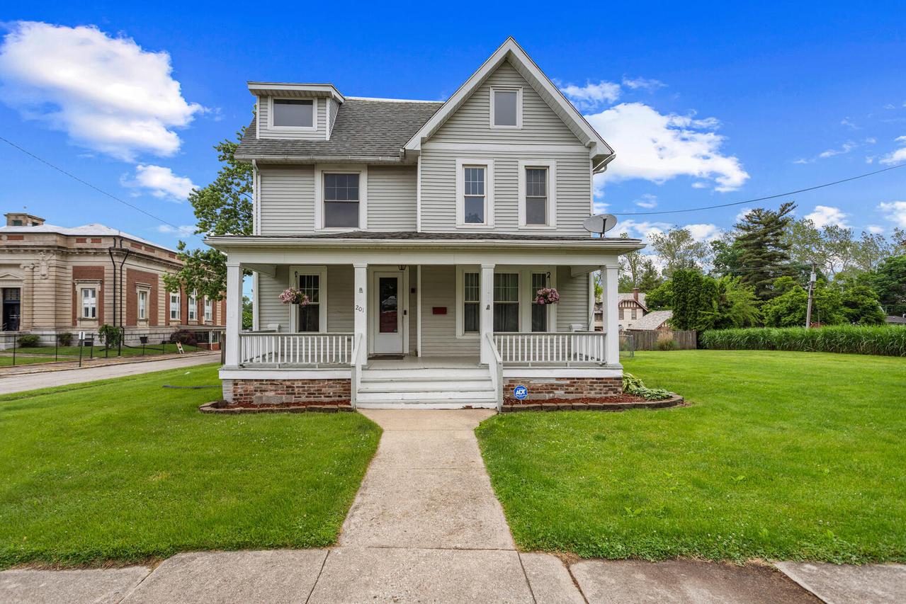 201 E Court St., Paris, IL 61944