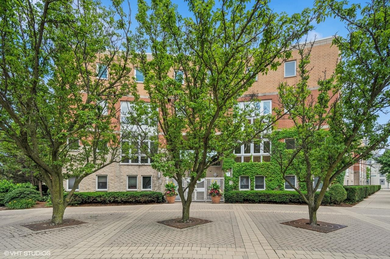 1889 Maple Ave. #W10, Evanston, IL 60201