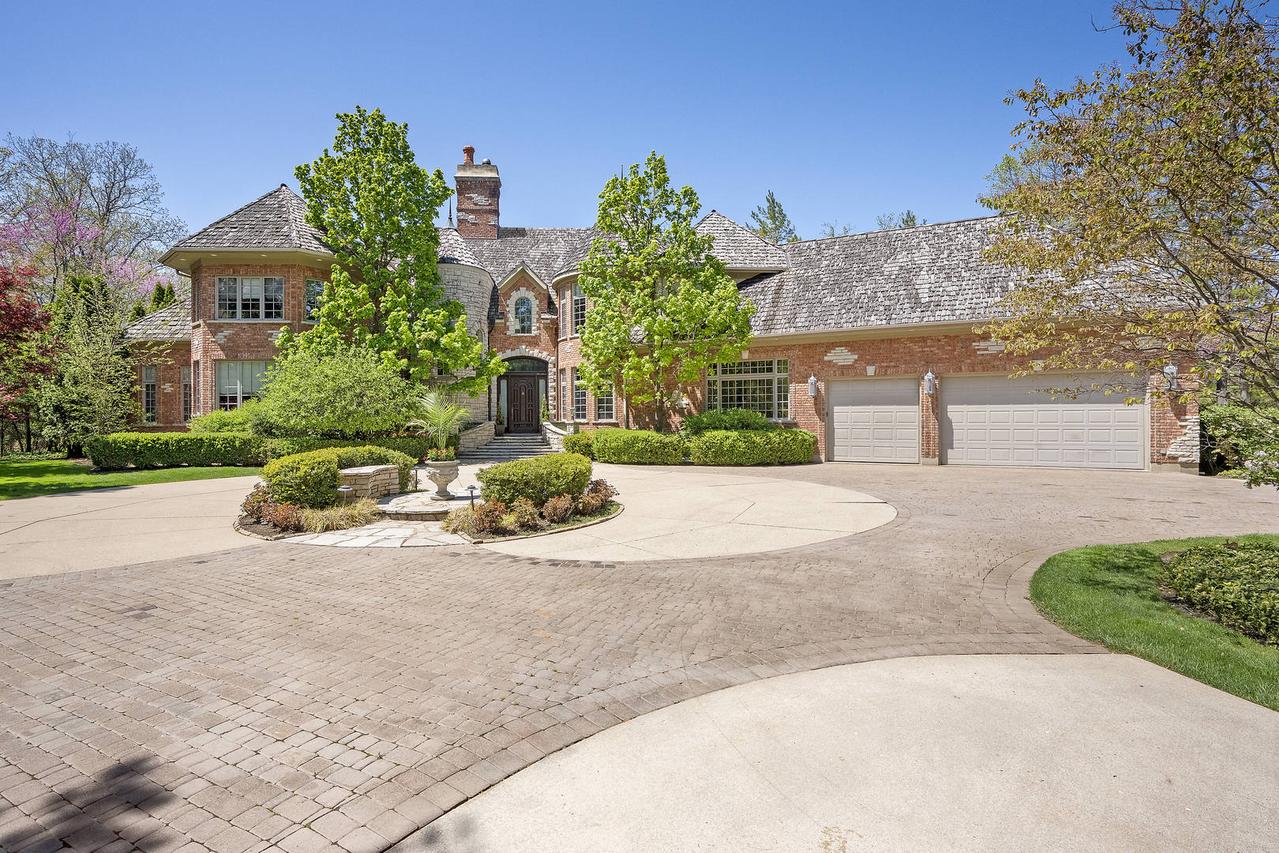 1890 Robinwood Ln., Riverwoods, IL 60015