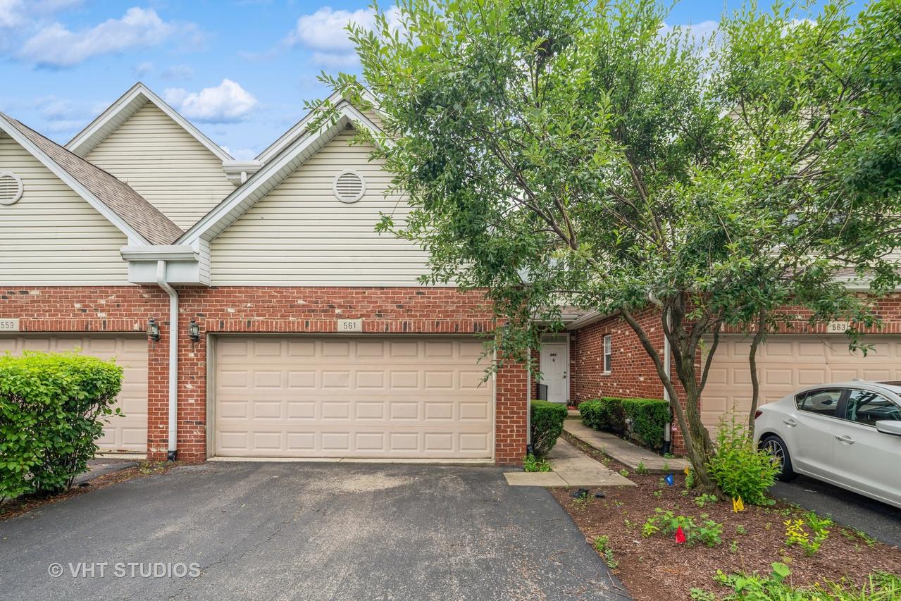 561 Goodwin Dr., Bolingbrook, IL 60440