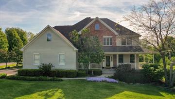 896 Black Walnut Dr., Sugar Grove, IL 60554
