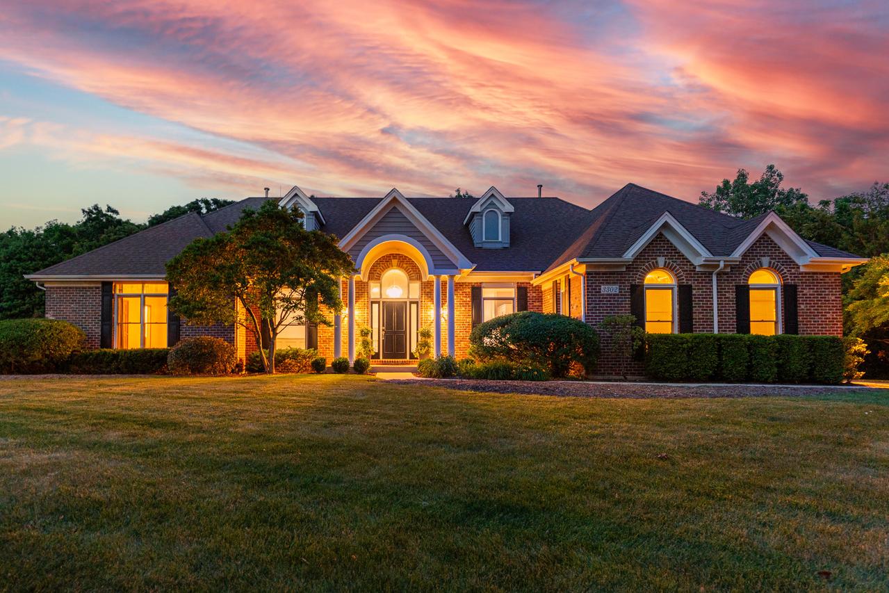 3302 Greenwood Ln., St. Charles, IL 60175