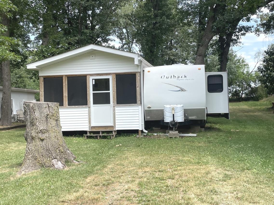 9-201 Woodhaven Lakes, Sublette, IL 61367