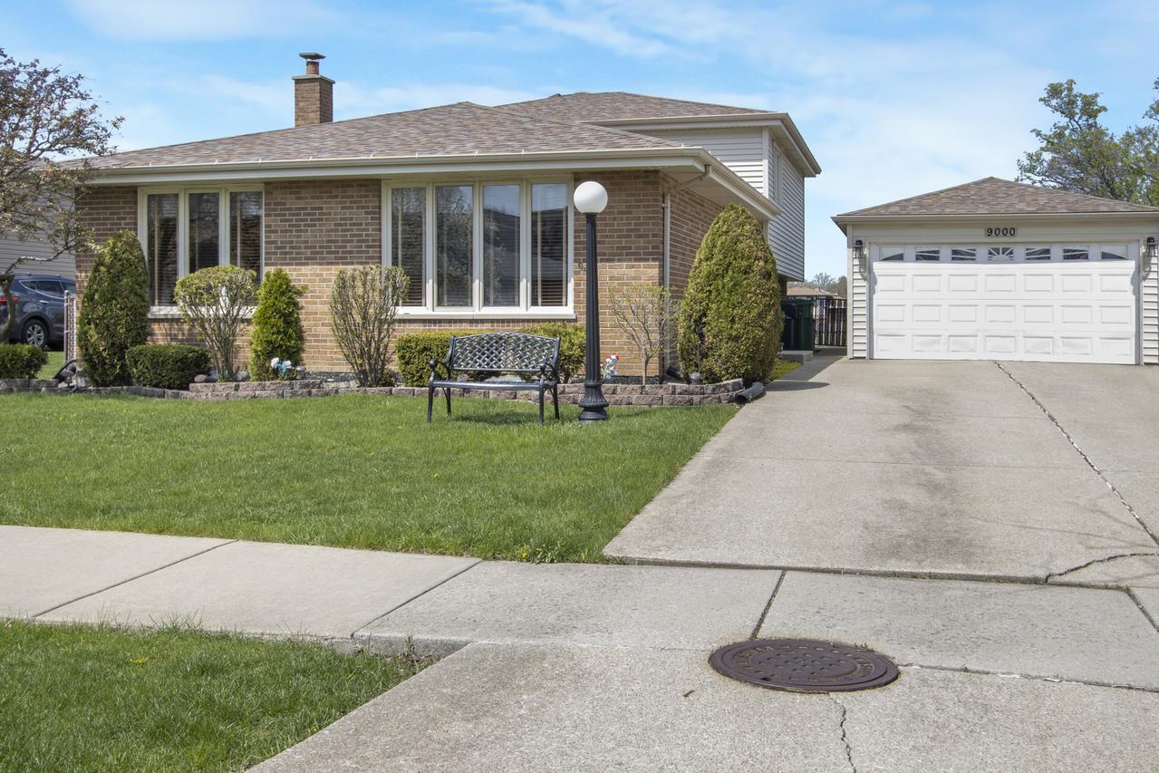 9000 Westwood Dr., Orland Hills, IL 60487
