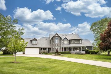56 Huntsman Ln., Plano, IL 60545