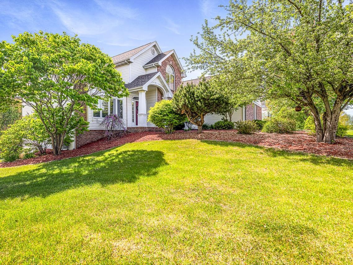 12400 Whispering Winds Dr., Roscoe, IL 61073