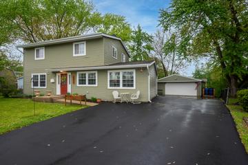 18450 W Streamwood Ct., Gurnee, IL 60031