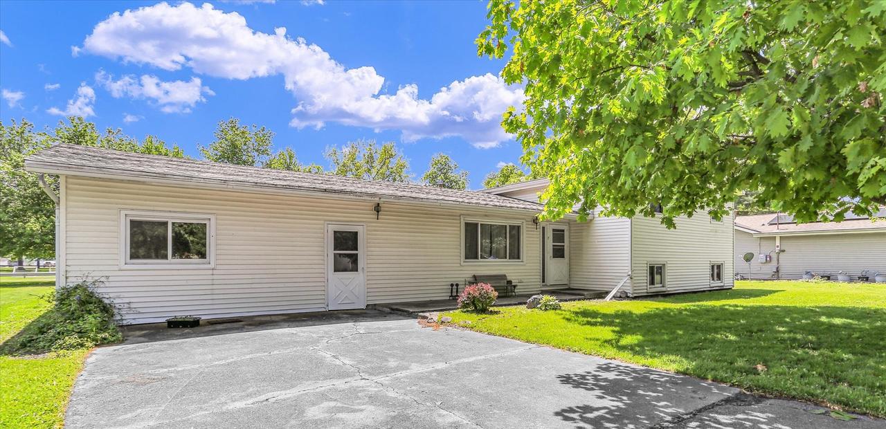 7 Birch Ln., Villa Grove, IL 61956