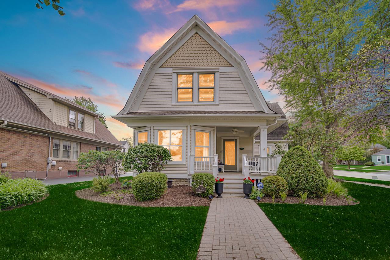 249 W Russell St., Barrington, IL 60010