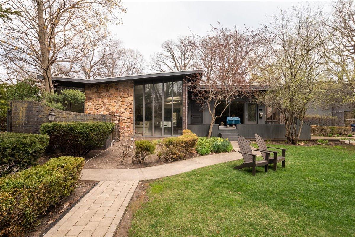 1631 Arbor Ave., Highland Park, IL 60035