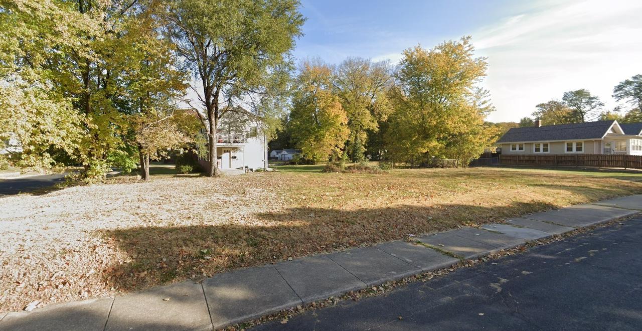 1402 N Broadway St., Peoria, IL 61606