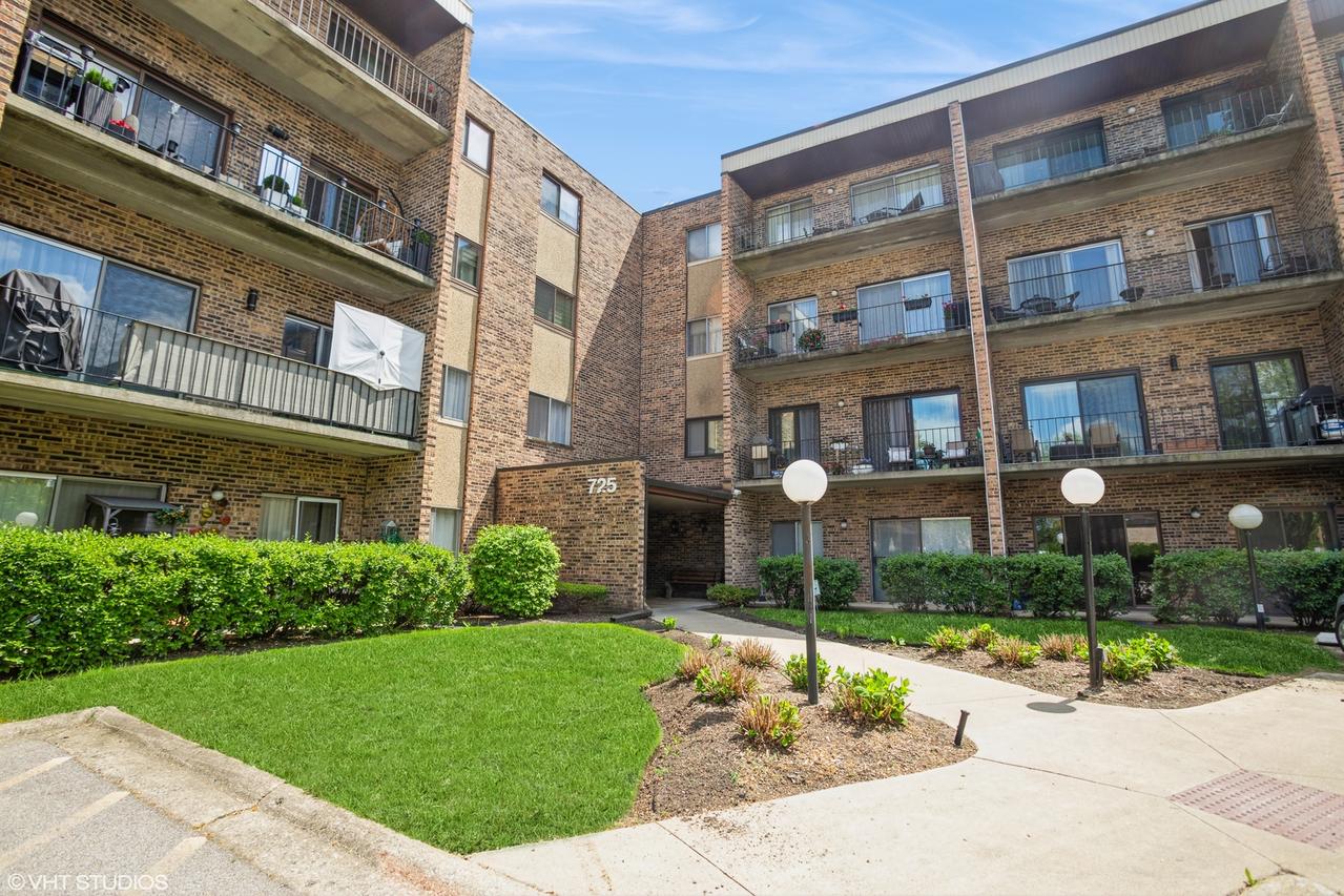 725 W Huntington Commons Rd. #407, Mount Prospect, IL 60056