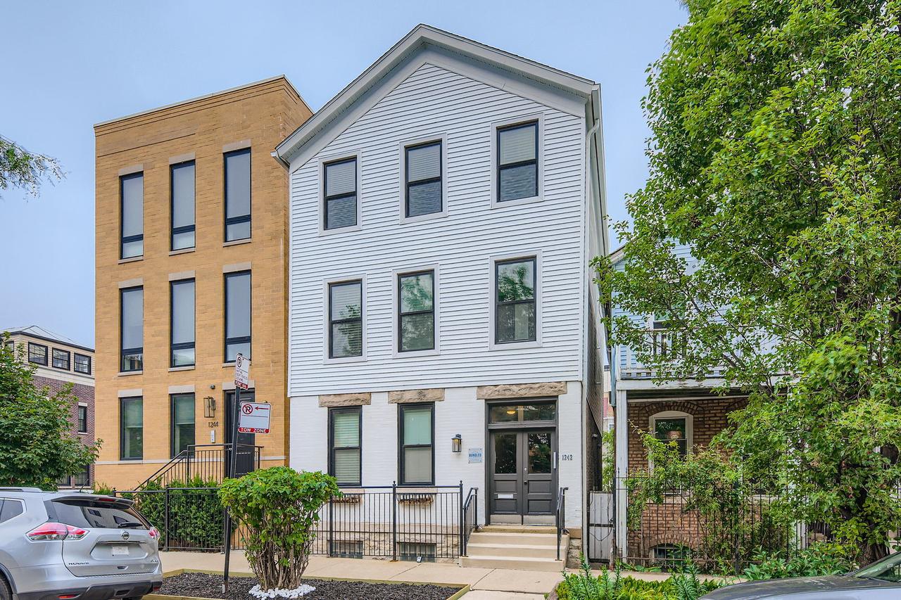 1242 W Huron St., Chicago, IL 60642