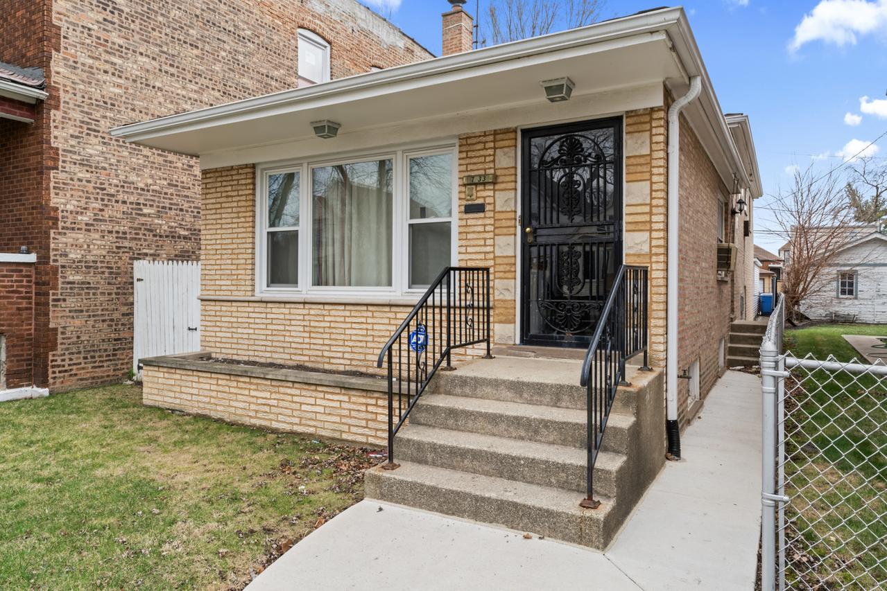 733 E 90th St., Chicago, IL 60619