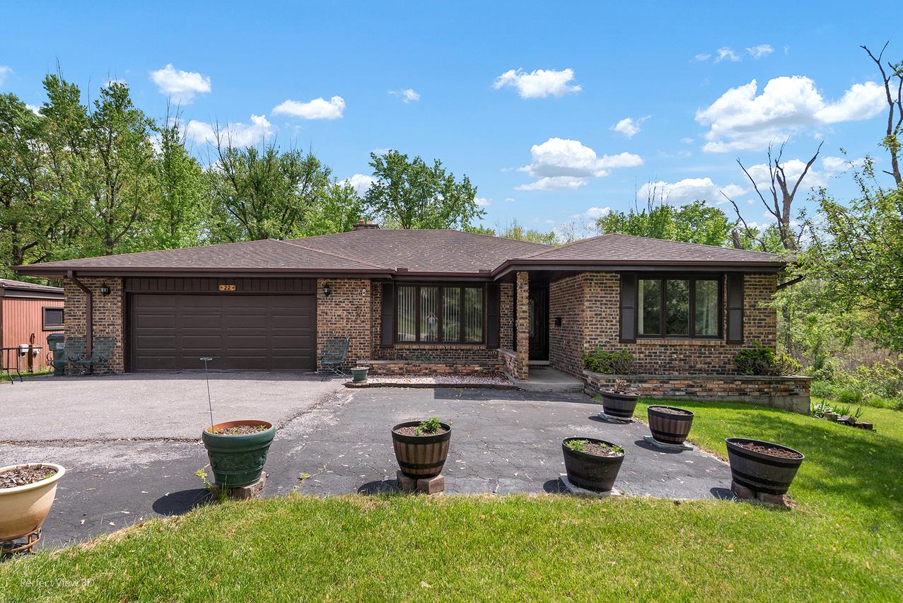 22 W Jane St., Glenwood, IL 60425