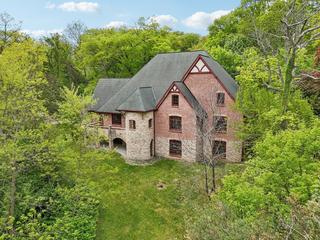 557 Signal Hill Rd., North Barrington, IL 60010