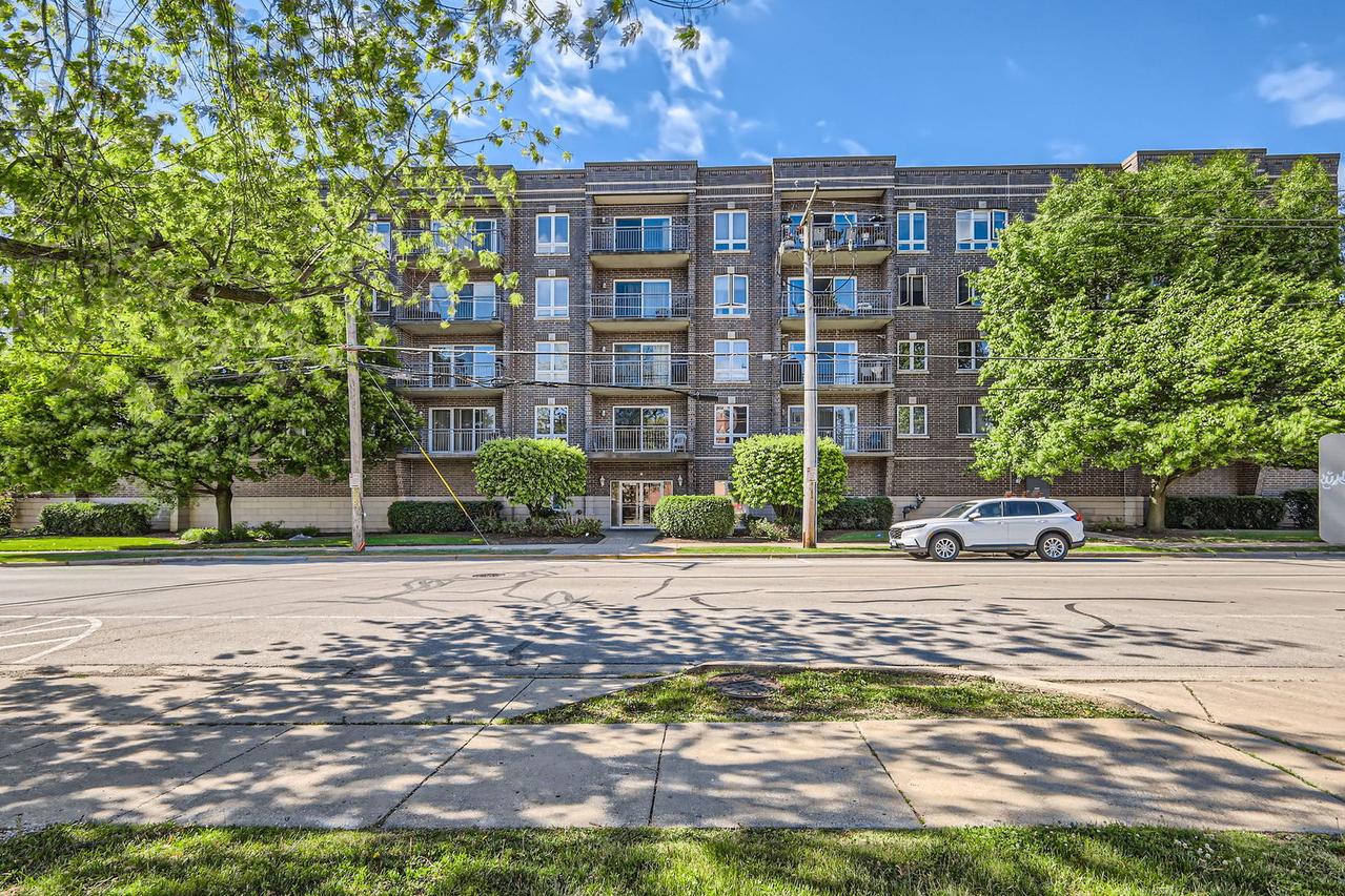1477 E Thacker St. #208, Des Plaines, IL 60016