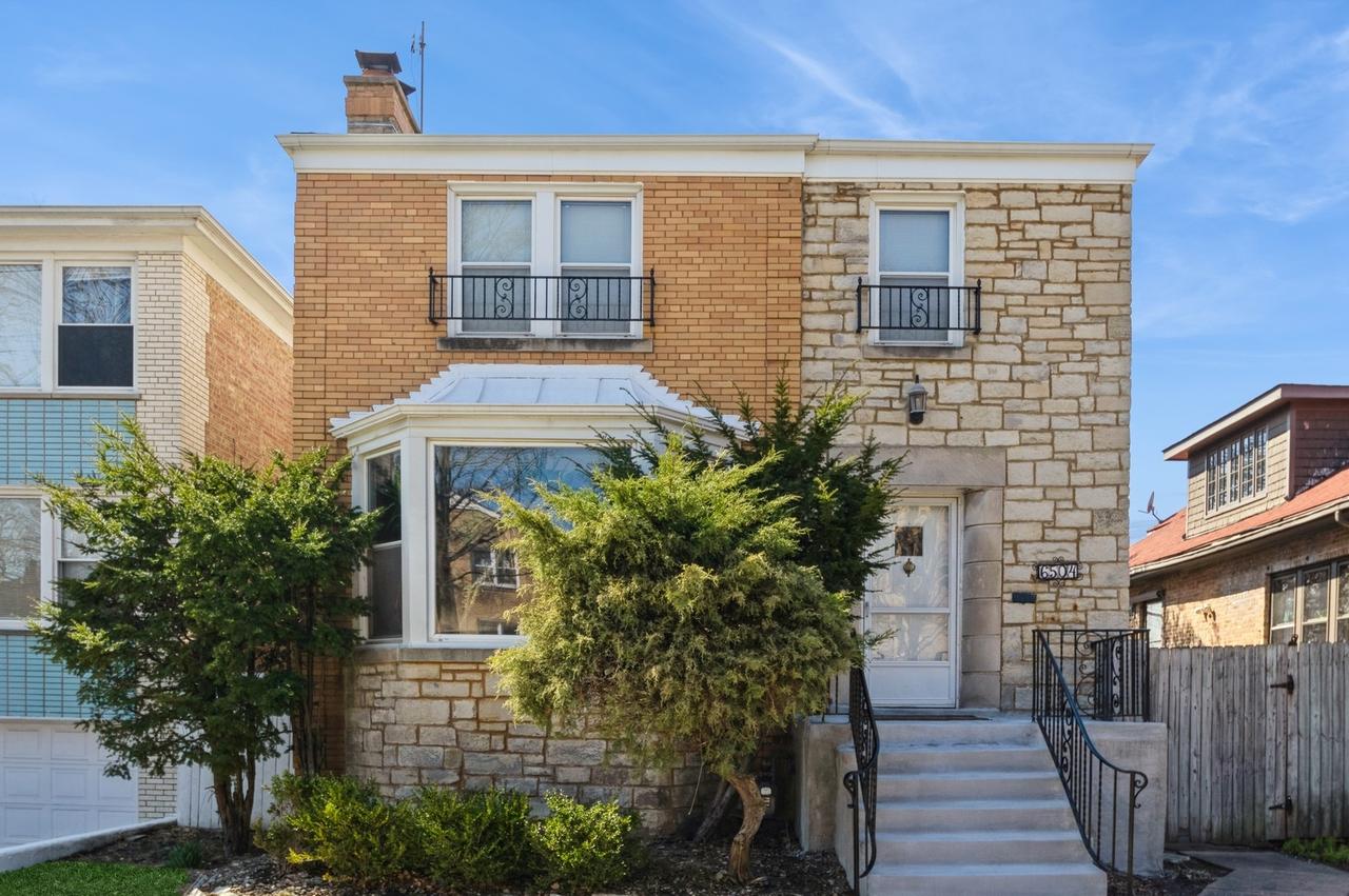 6504 N Artesian Ave., Chicago, IL 60645