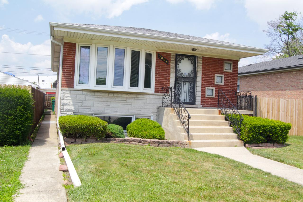 7804 Newland Ave., Burbank, IL 60459